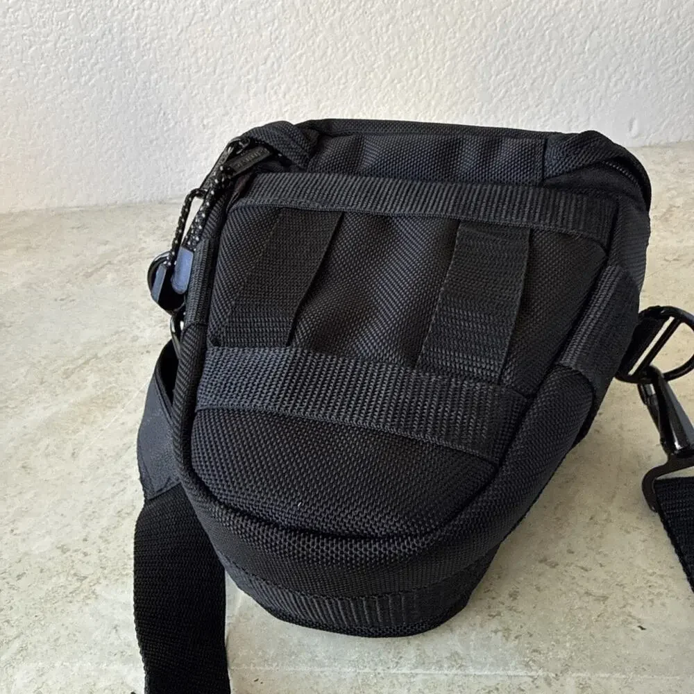 Tamrac 5683 Black Compact Camera Shoulder Bag